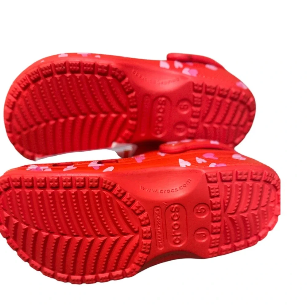 Crocs Classic Valentines Day Kids J5/ Women's 7 Cherry Red Hearts Butterflies